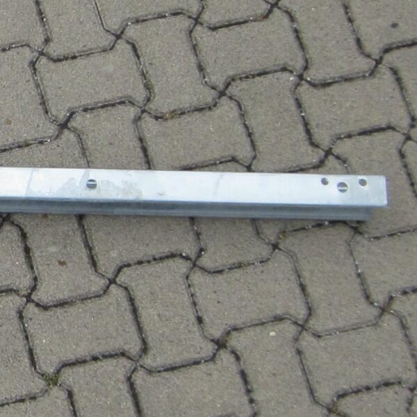M10 Löcher im Leitplankenpfosten