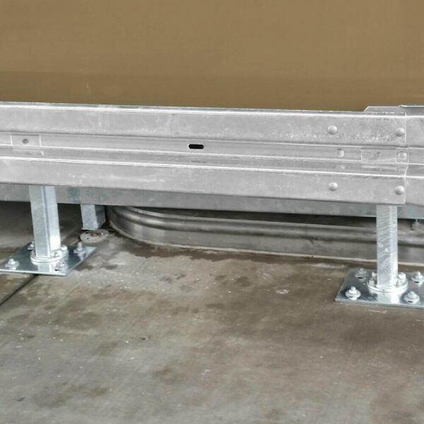 Leitplanke aus Stahl, 1,63 m Länge, mit Profil B nach RAL-RG 620 Standard